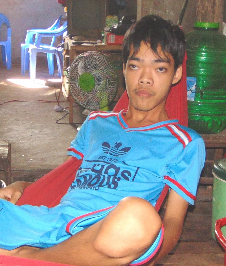 Chồng bệnh tim, con trai “bệnh lạ”